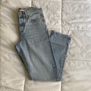 NWT Levi’s light wash WEDGIE fit.